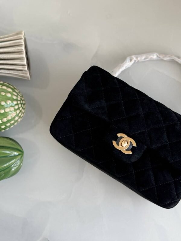Chanel Classic Flap Bag - Image 5