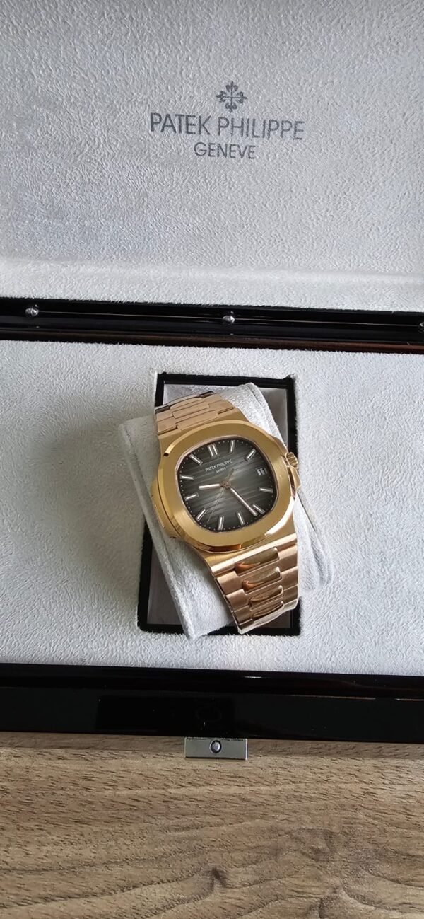 Patek Philippe Nautilus 5711R-001 40mm Mens Watch