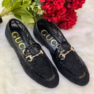 Gucci loafers crafted with black